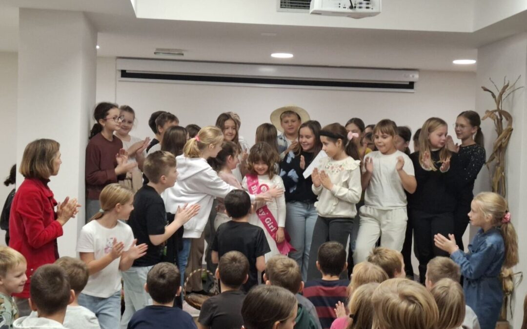 Priredba povodom Dana zahvalnosti za raznovrsnu hranu